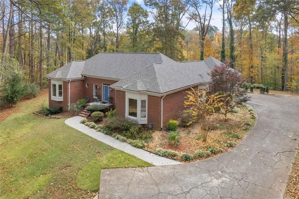 5768 Lost Grove Drive Nw