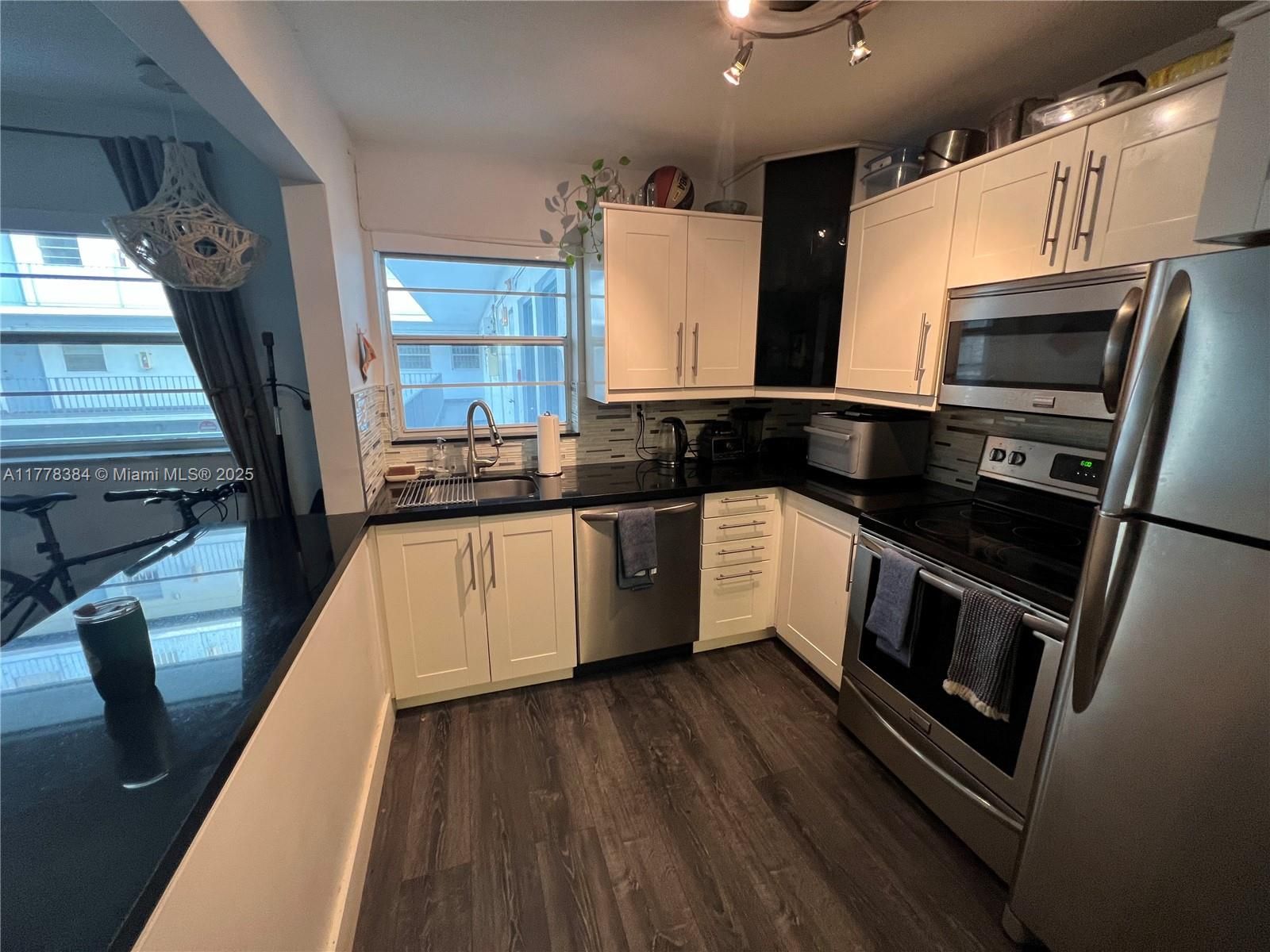 221 Meridian Ave 206