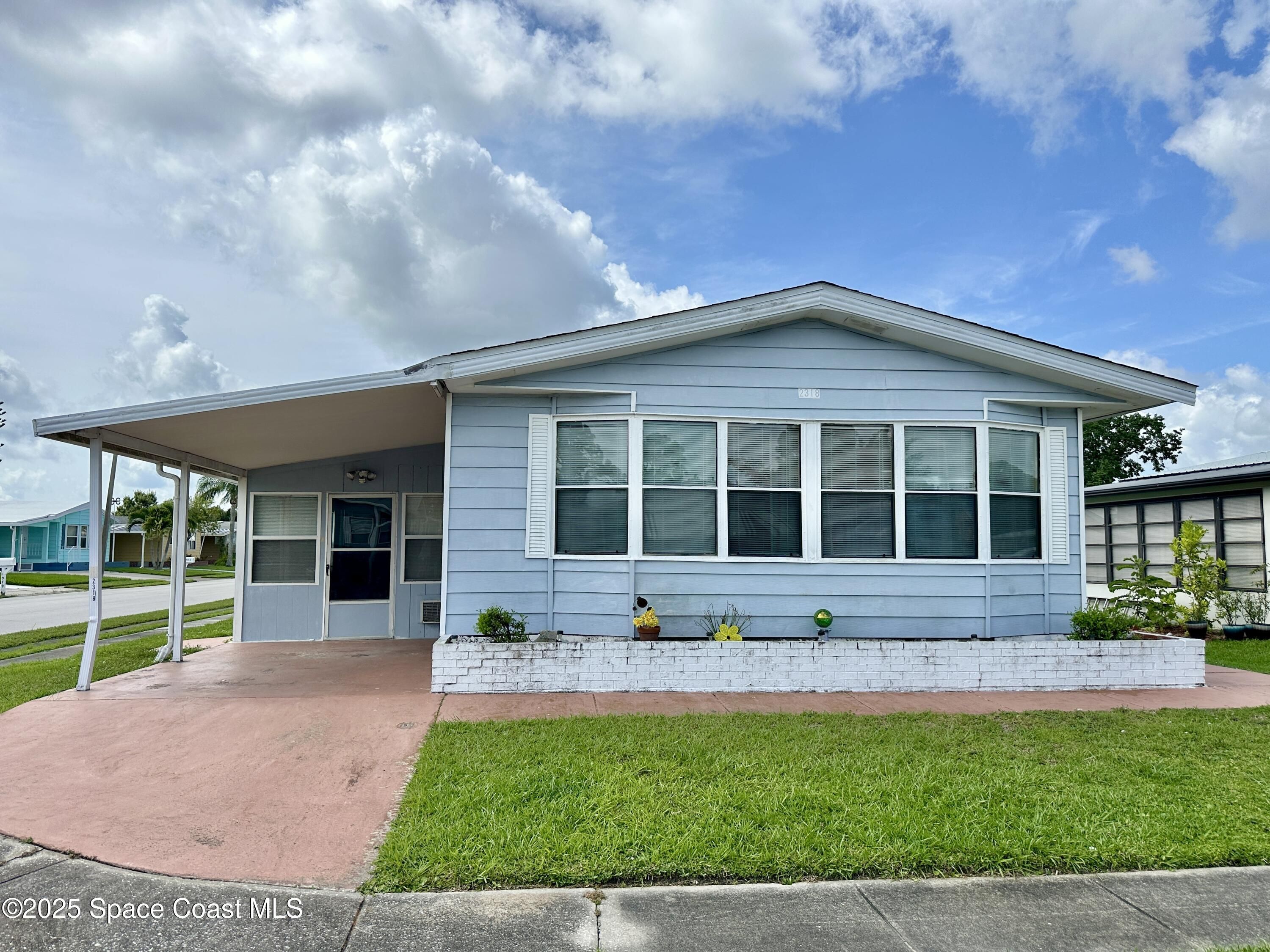 2318 Coconut Palm Drive Ne