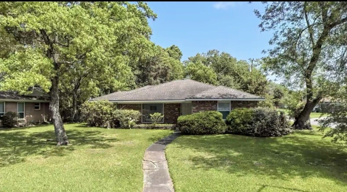 4502 Creekbend Drive