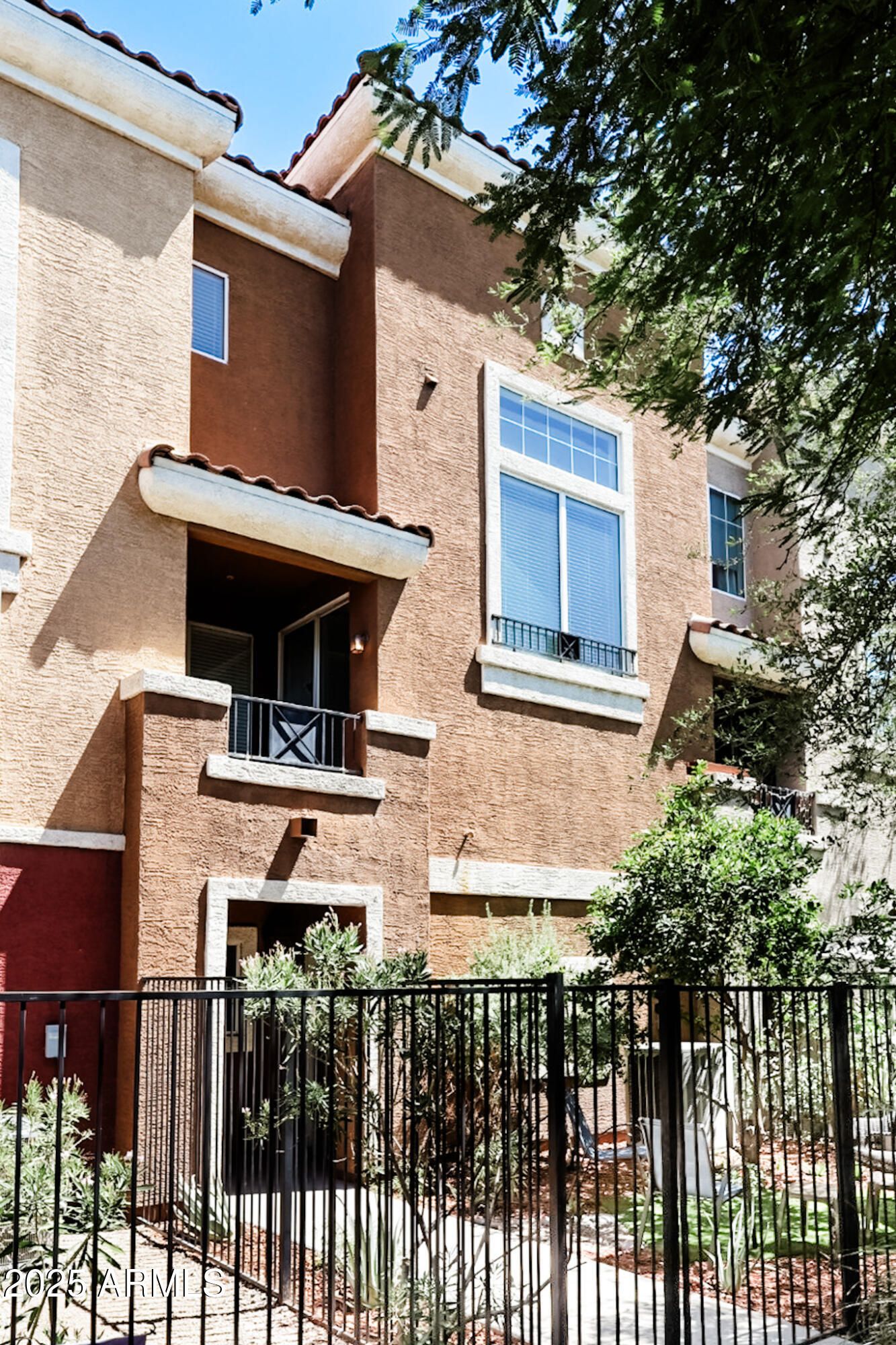 2450 W Glenrosa Avenue 48