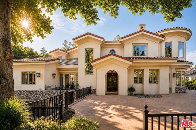 868 Braewood Court