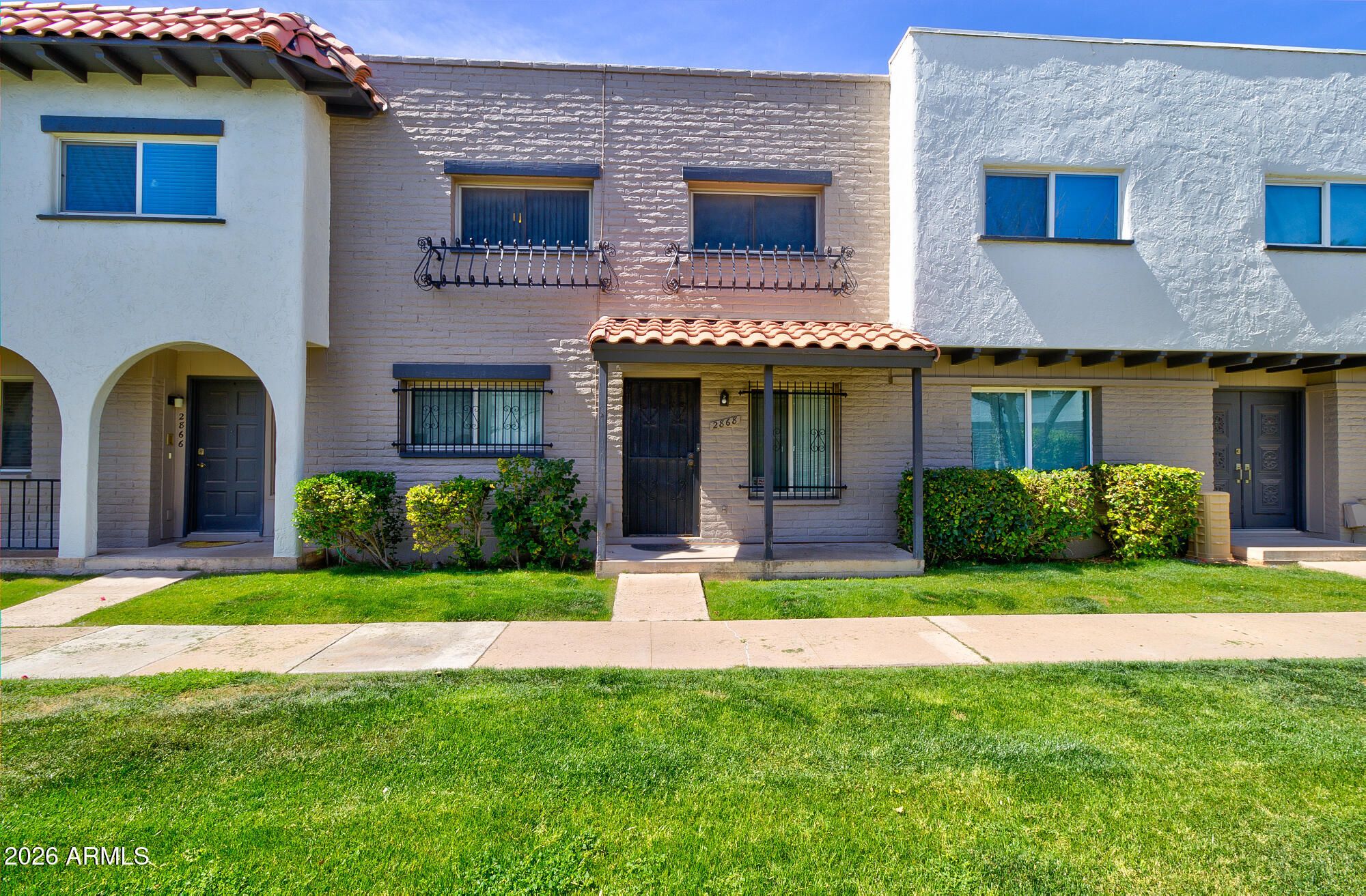 2868 E Clarendon Avenue