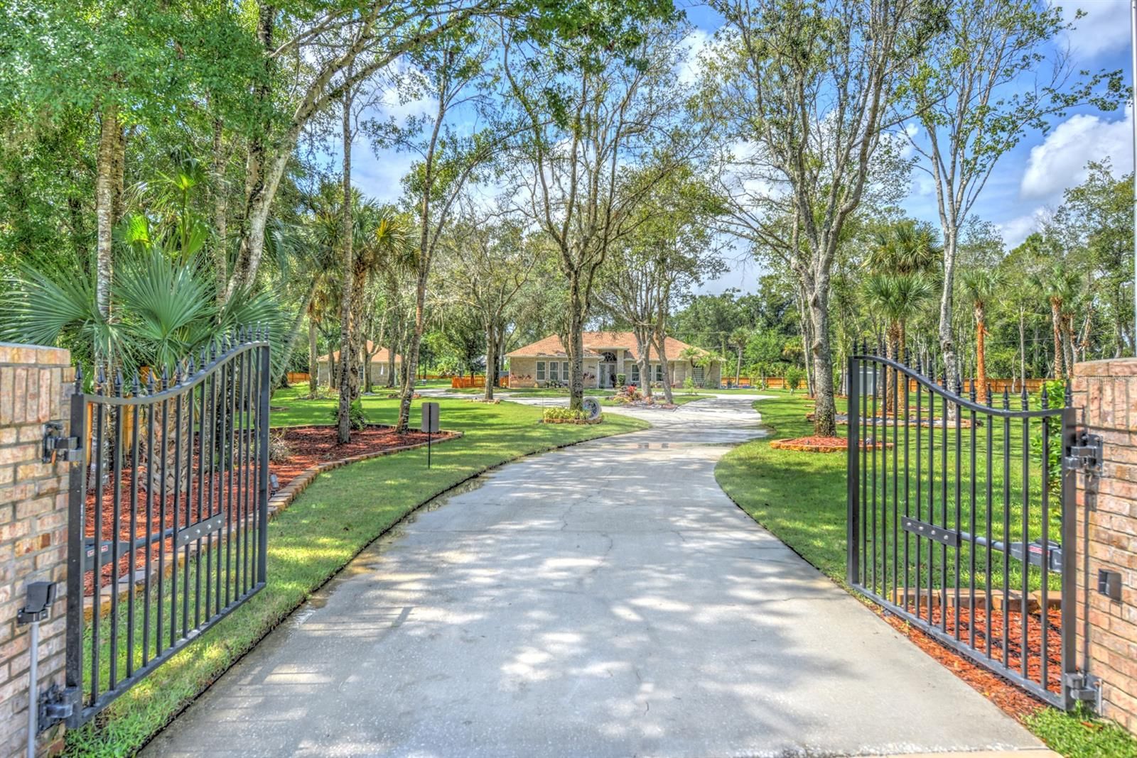 2041 Red Robin Drive