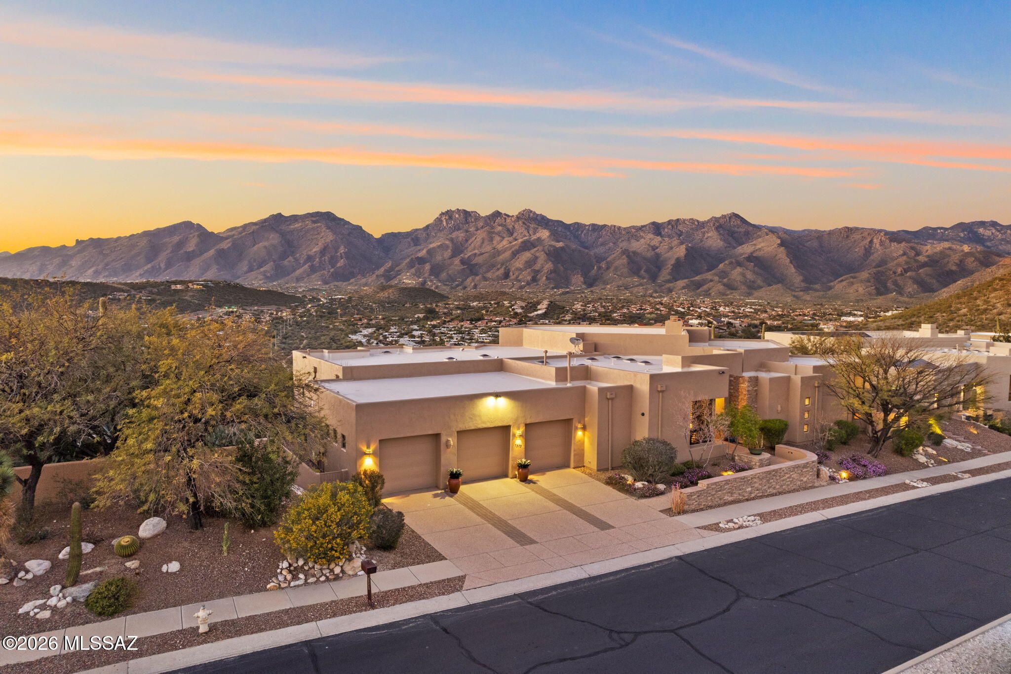 7573 E Crested Saguaro Place