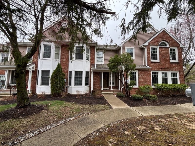 135 Hawthorne Ct