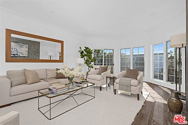 1840 Veteran Avenue 206