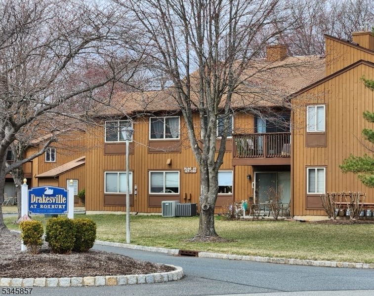 135 Drake Ln