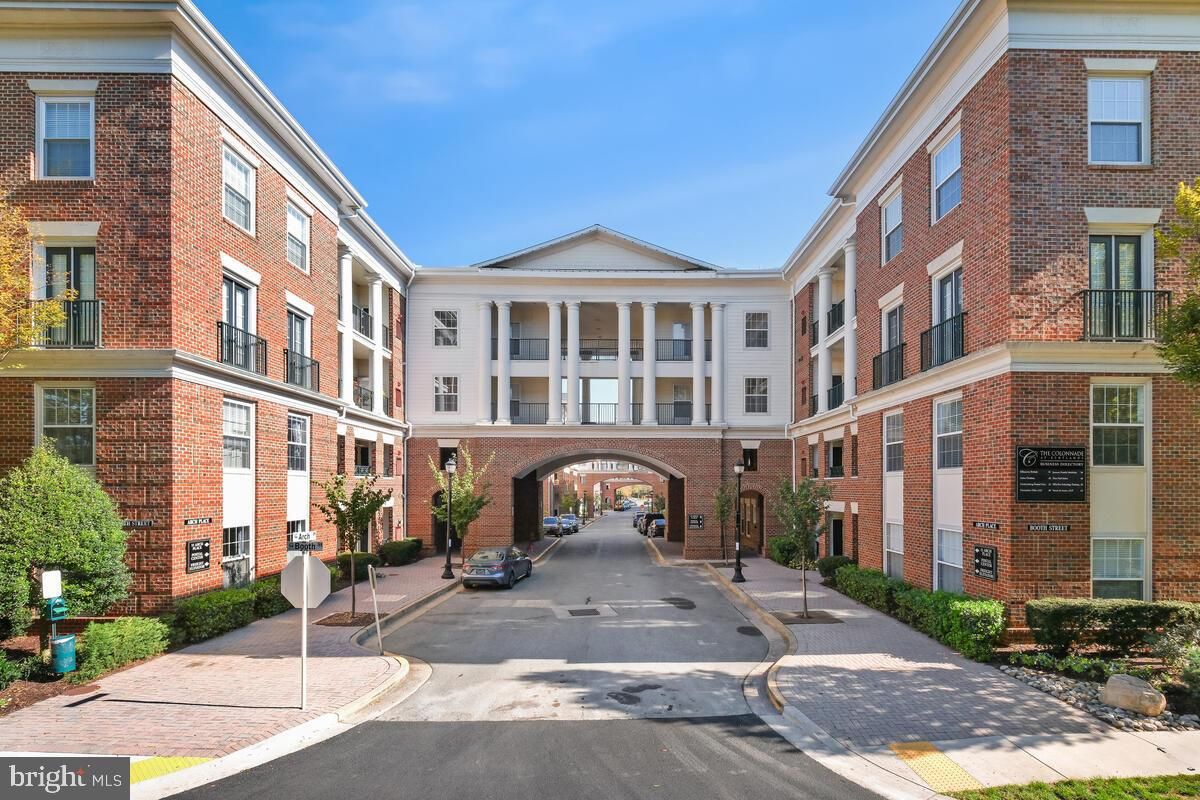 3 Arch Place 325