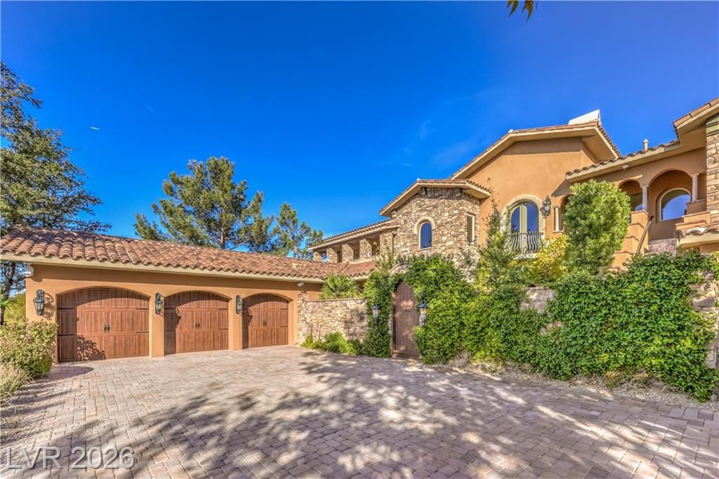 16 Anthem Pointe Court