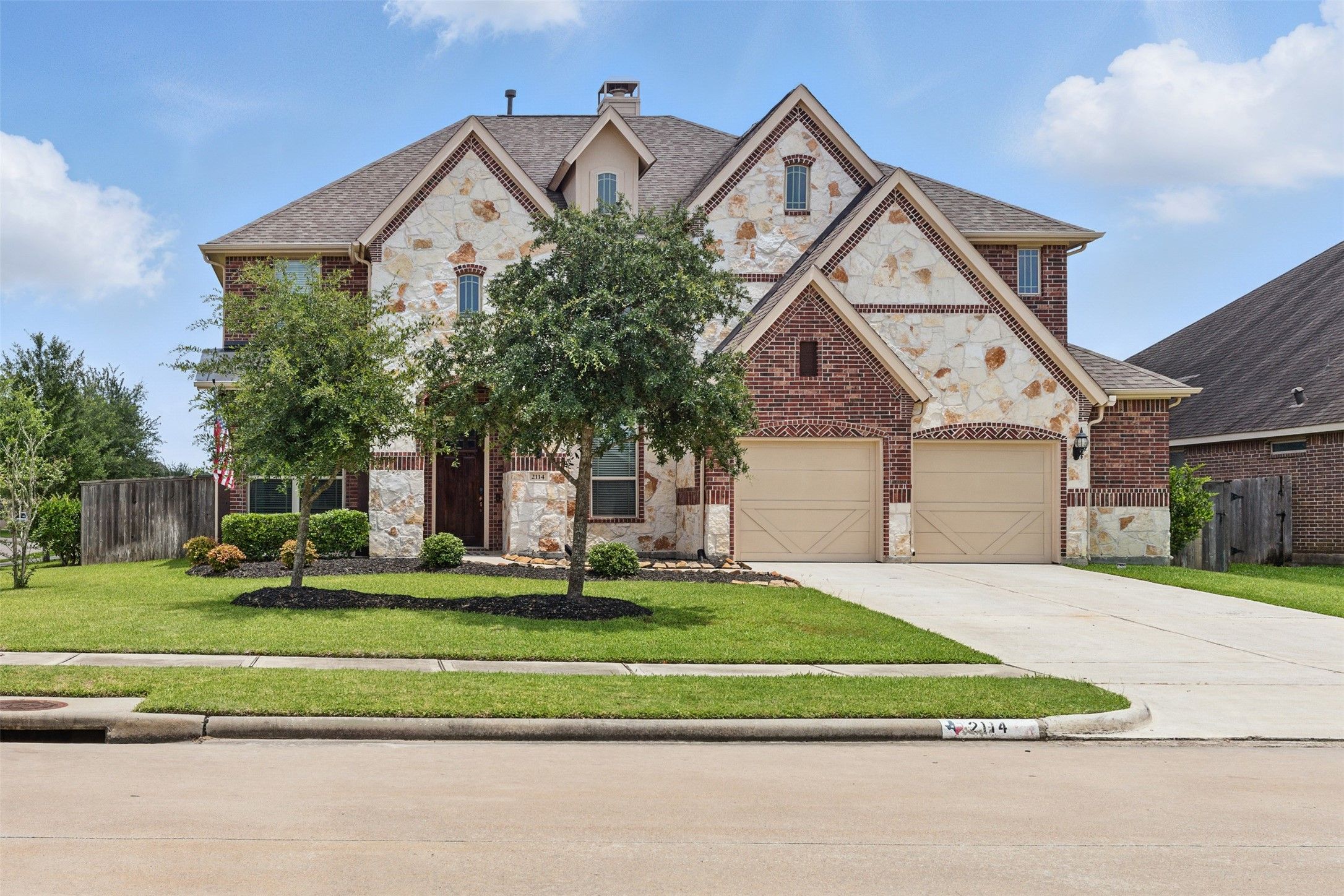 2114 Holly Manor Court