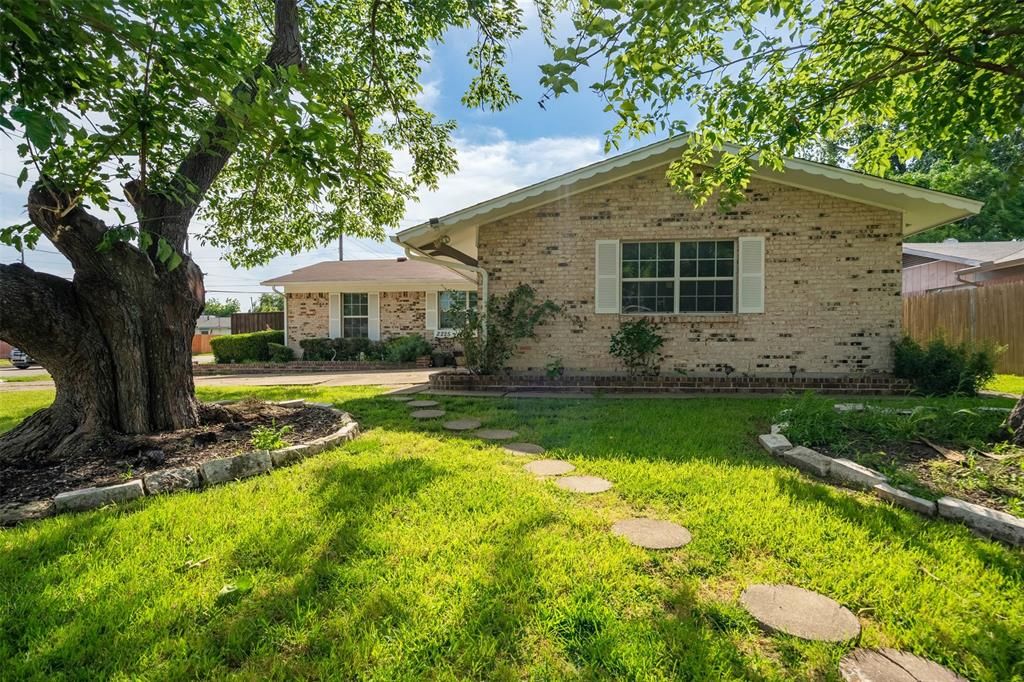 2225 Nottingham Drive