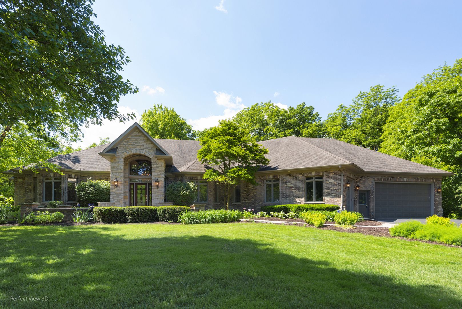 7136 Regal Oak Court