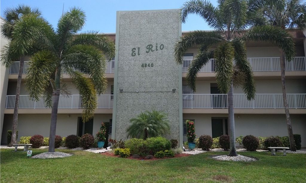 El Rio Condominiums Image