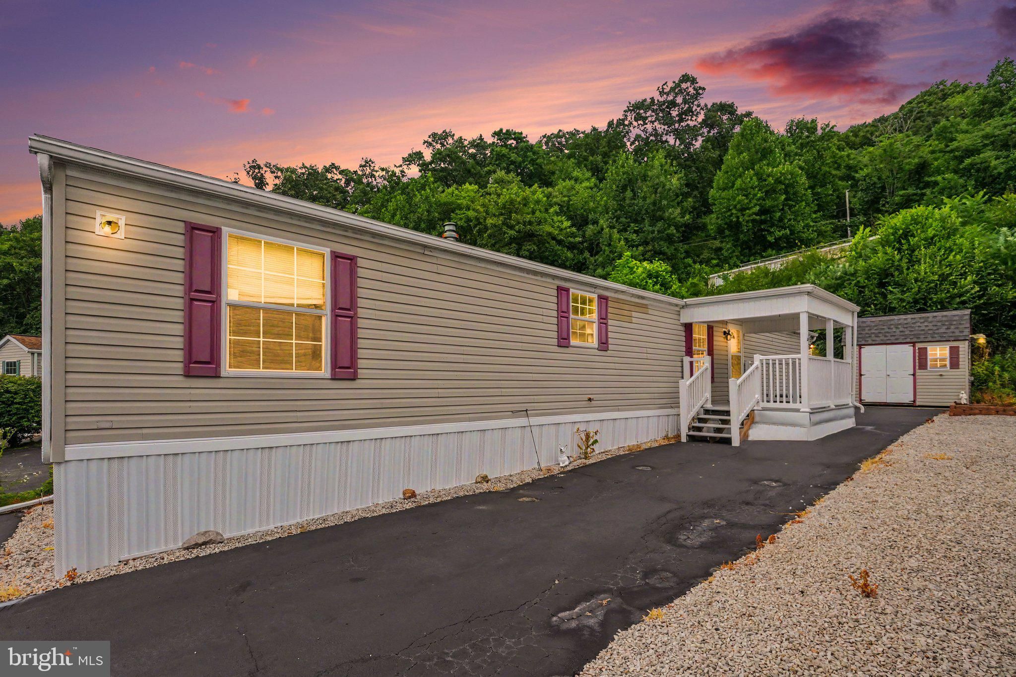 2461 Elizabeth Avenue D-09