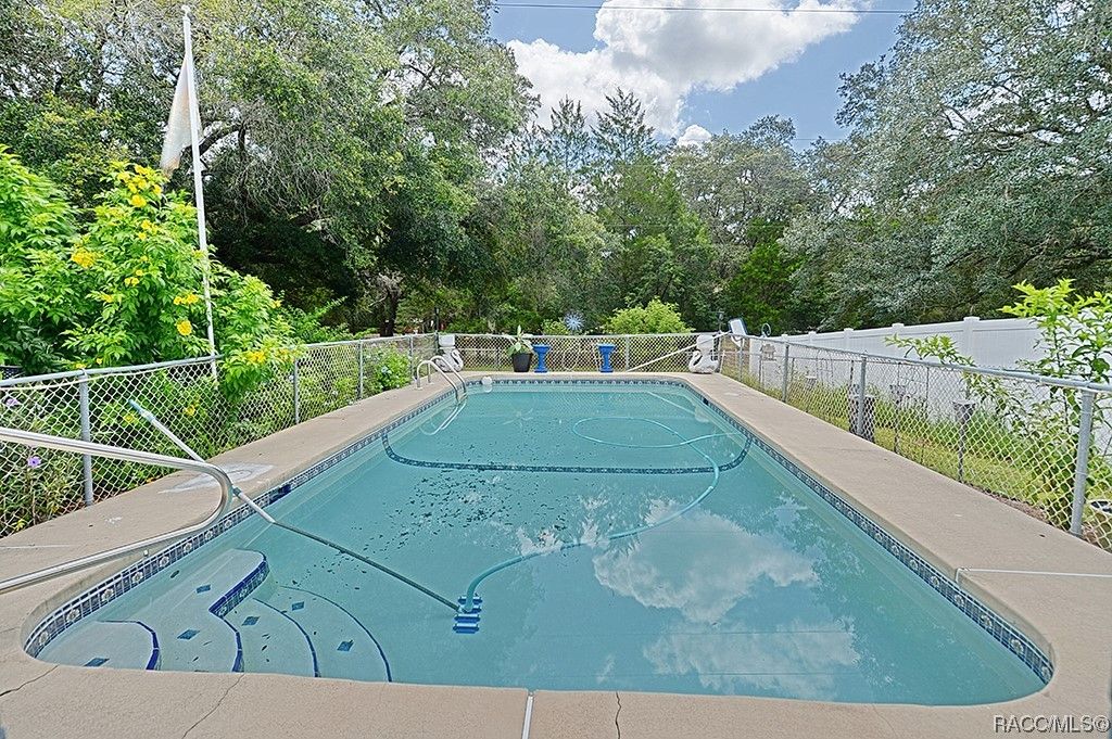 3221 N Tamarisk Avenue