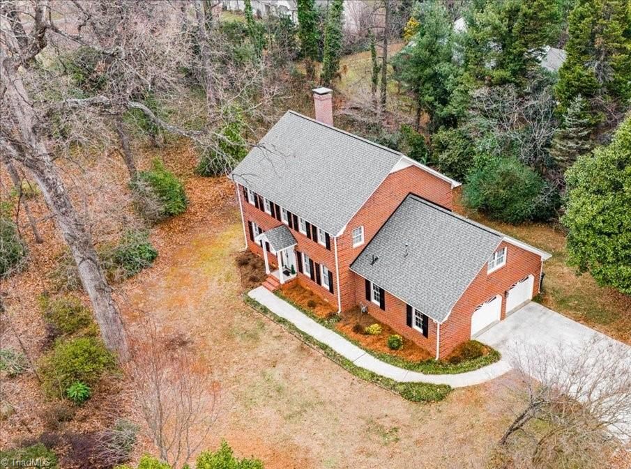 3800 W Friendly Avenue