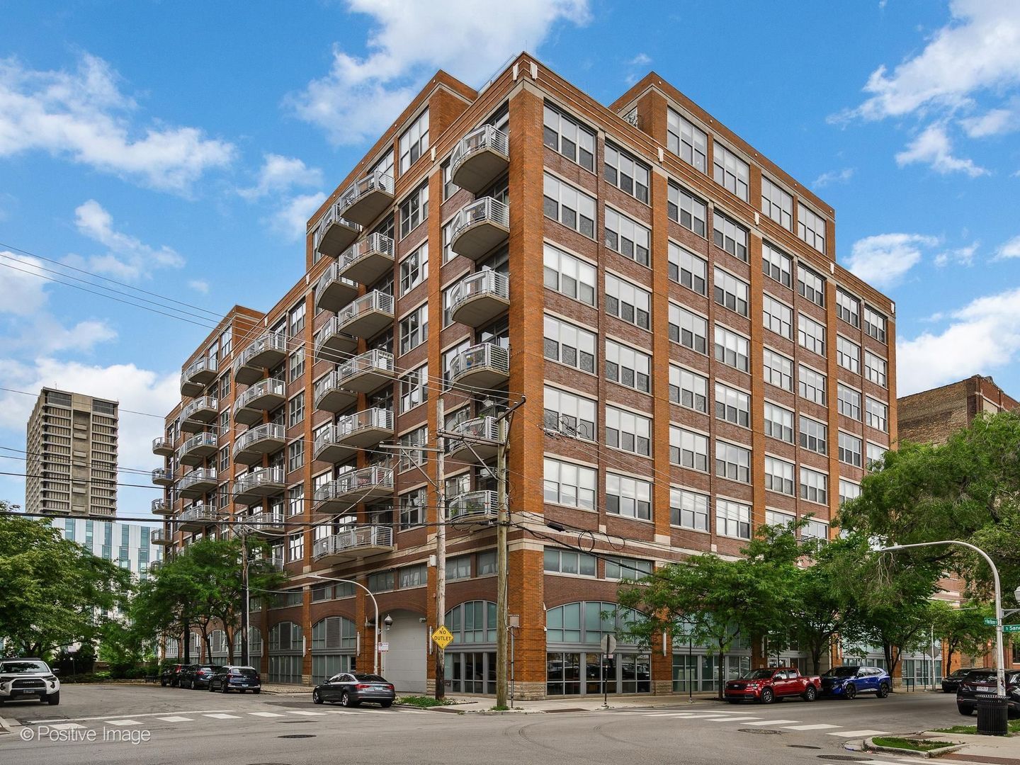 933 W Van Buren Street 823