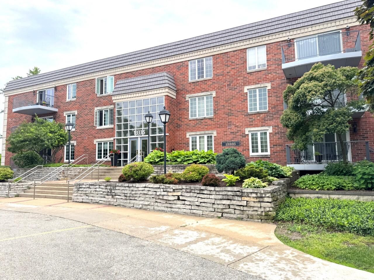 13335 Watertown Plank Road 309