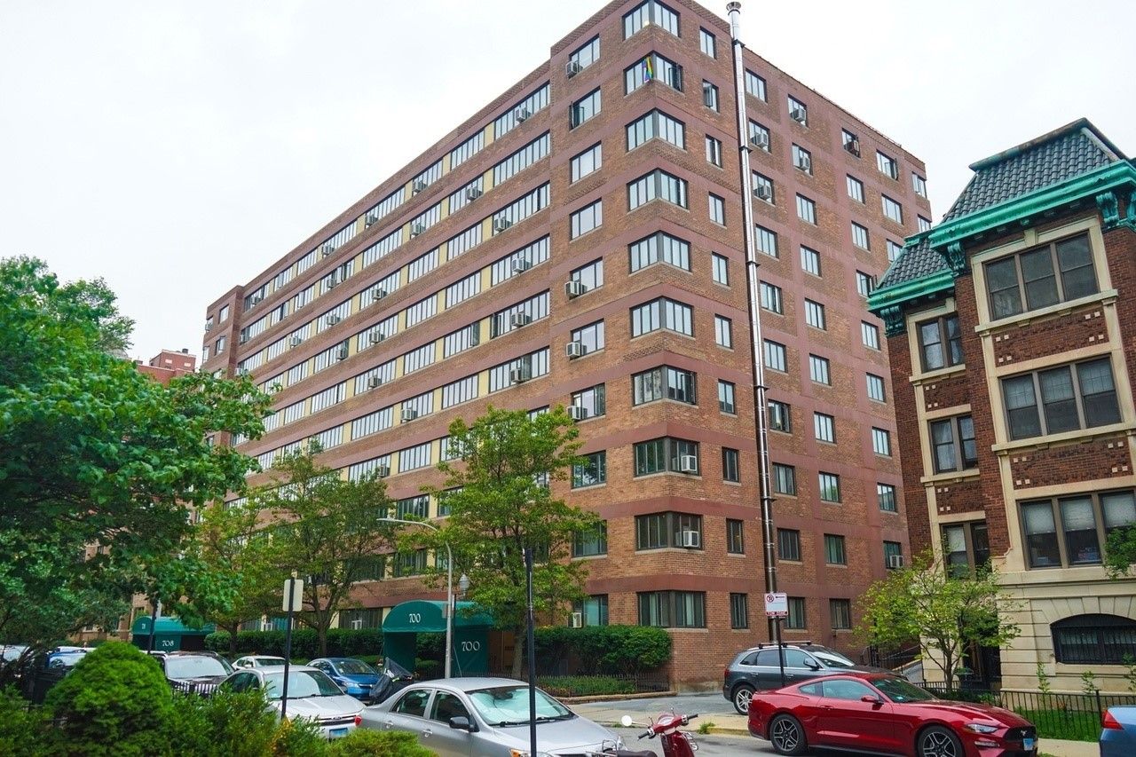 700 W Bittersweet Place 609