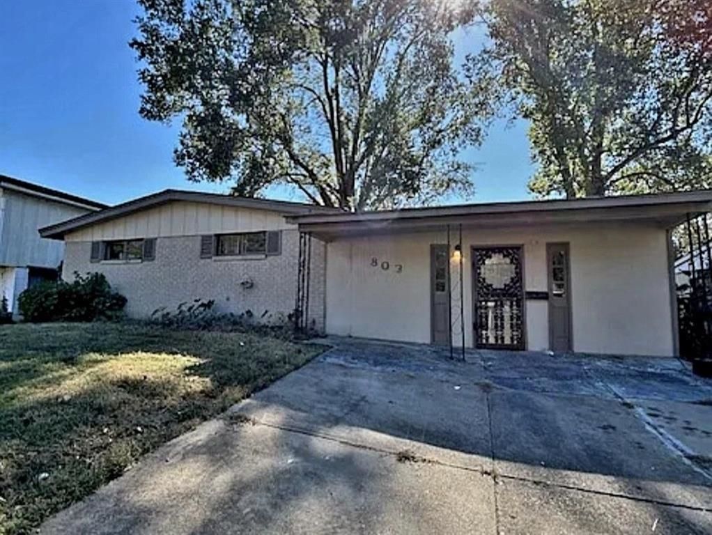 803 Ledbetter Ave