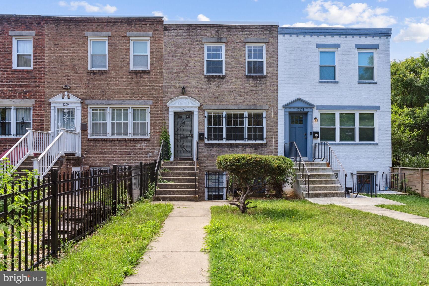 1205 Potomac Avenue 1207 Se