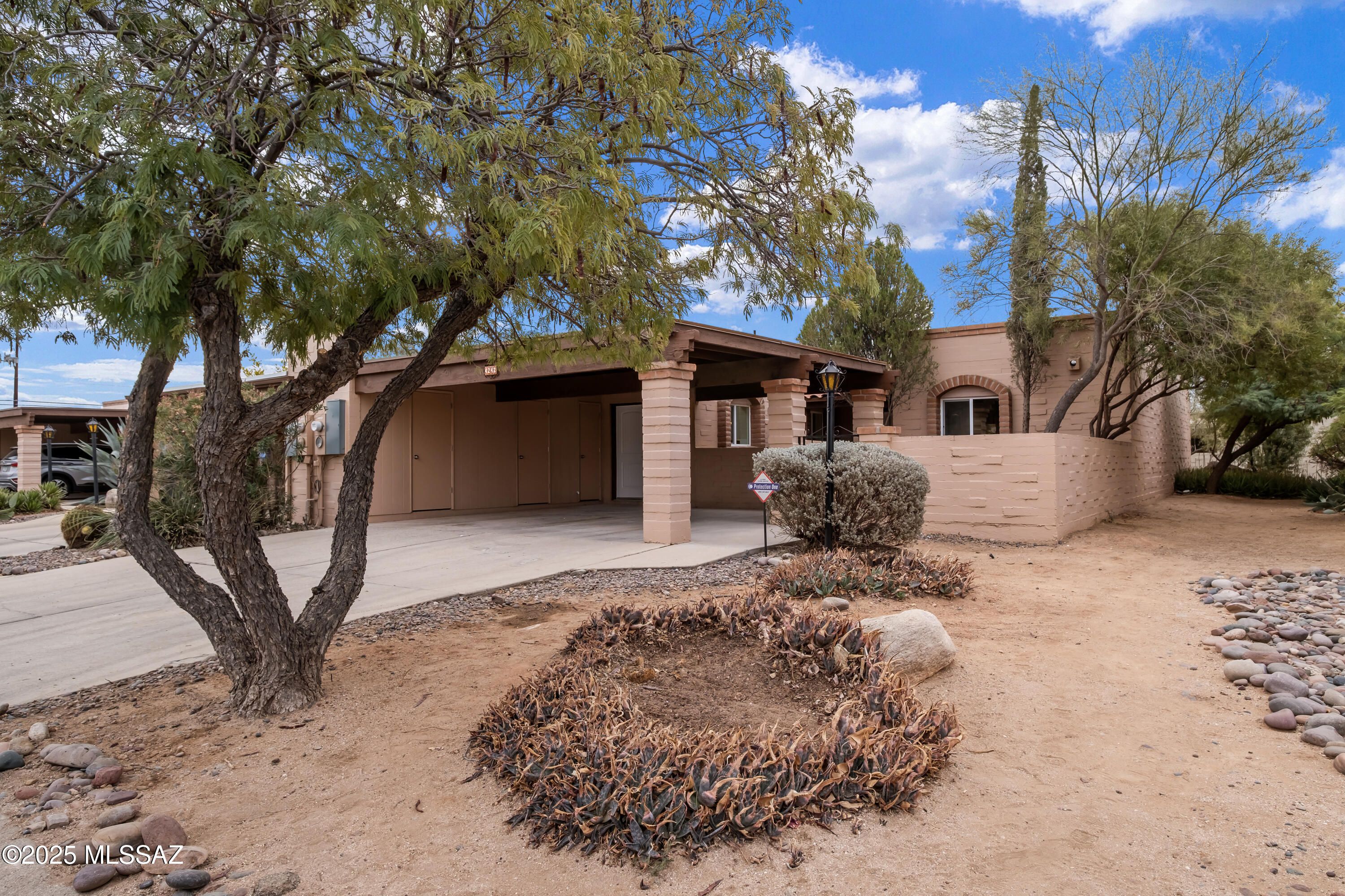 4242 E Presidio Road