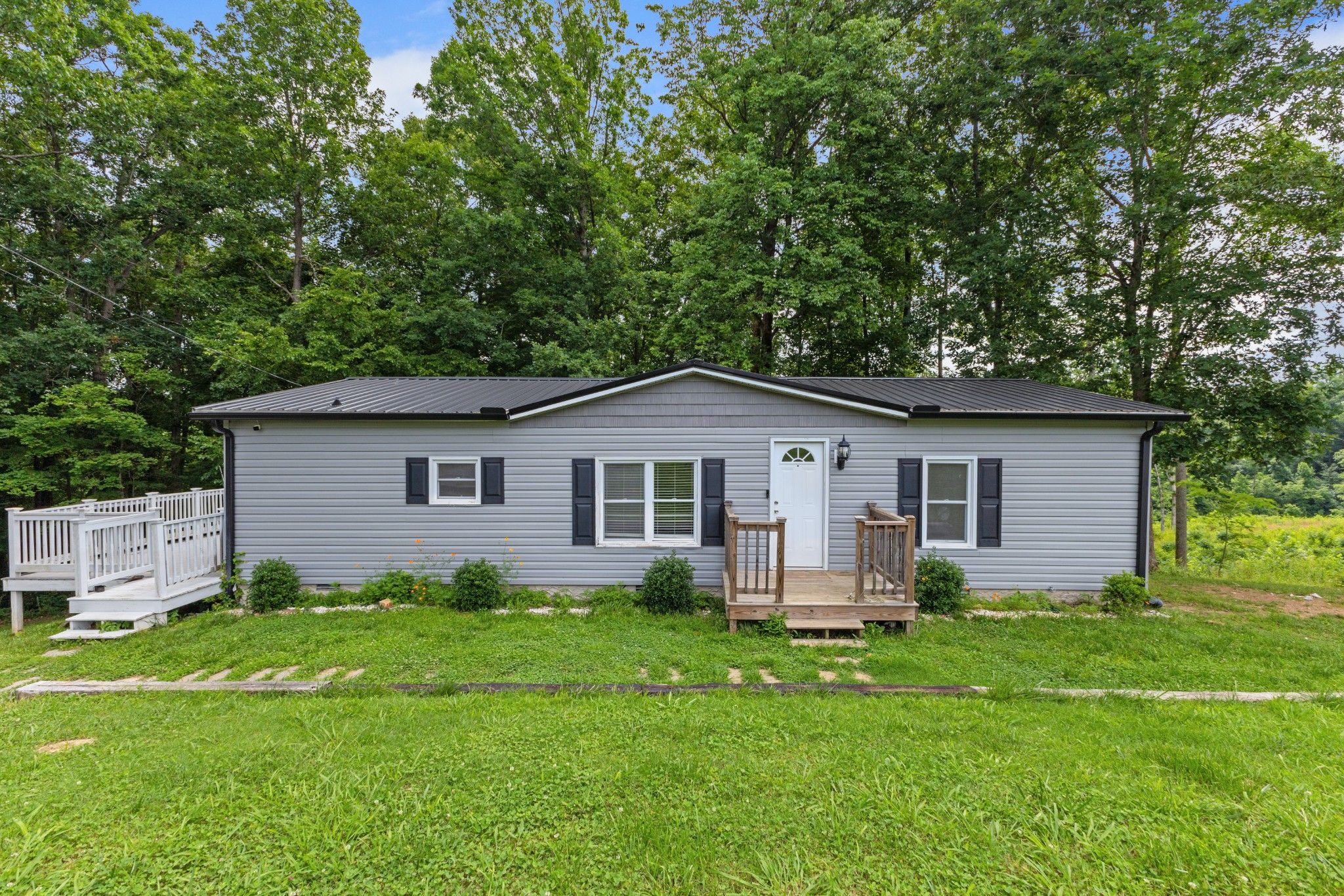 1022 Dogwood Ln