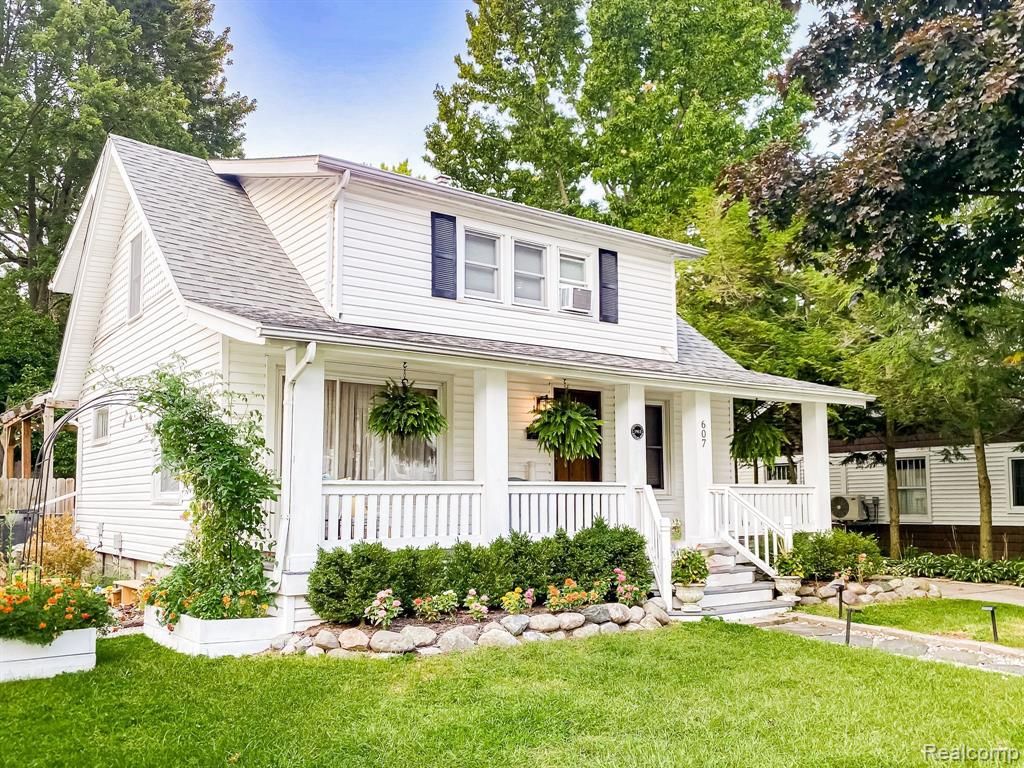 607 Forest Avenue