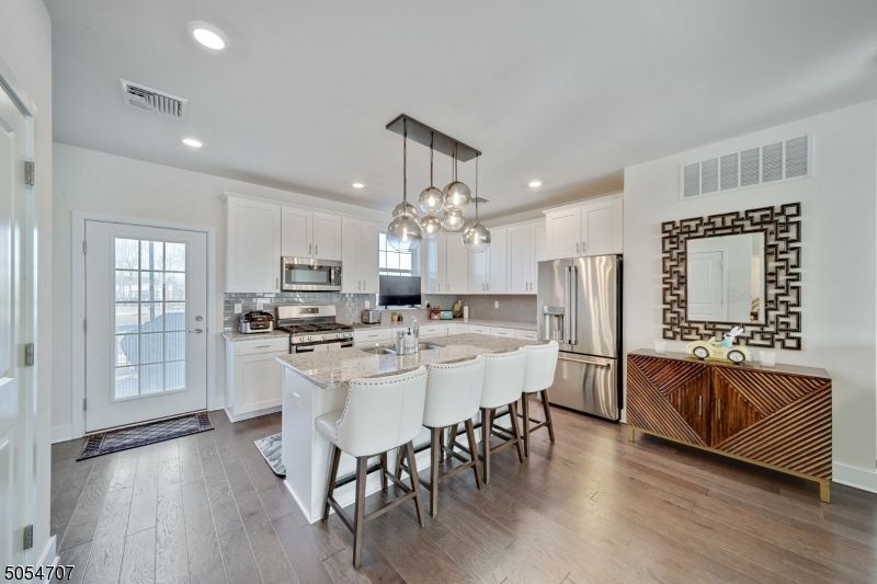 26 Colgate Dr