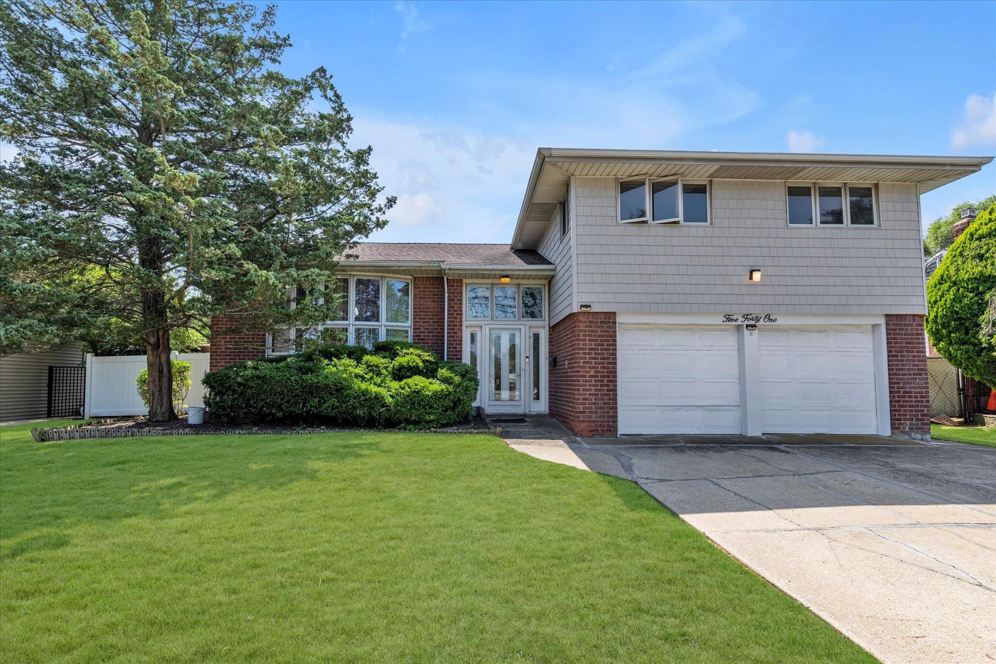 541 Woodbury Road