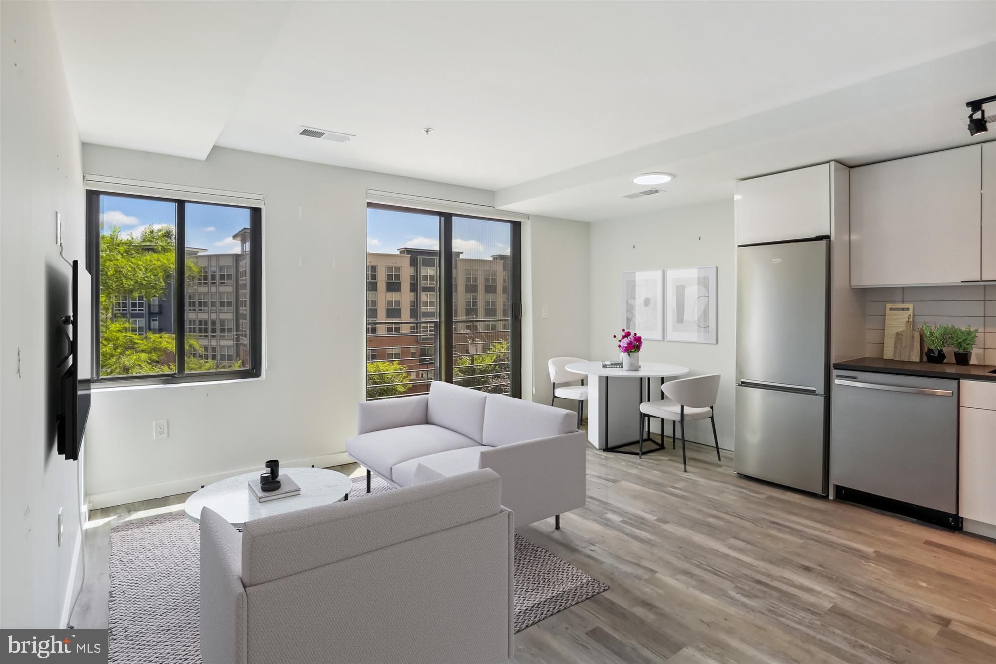 700 Roeder Road 401