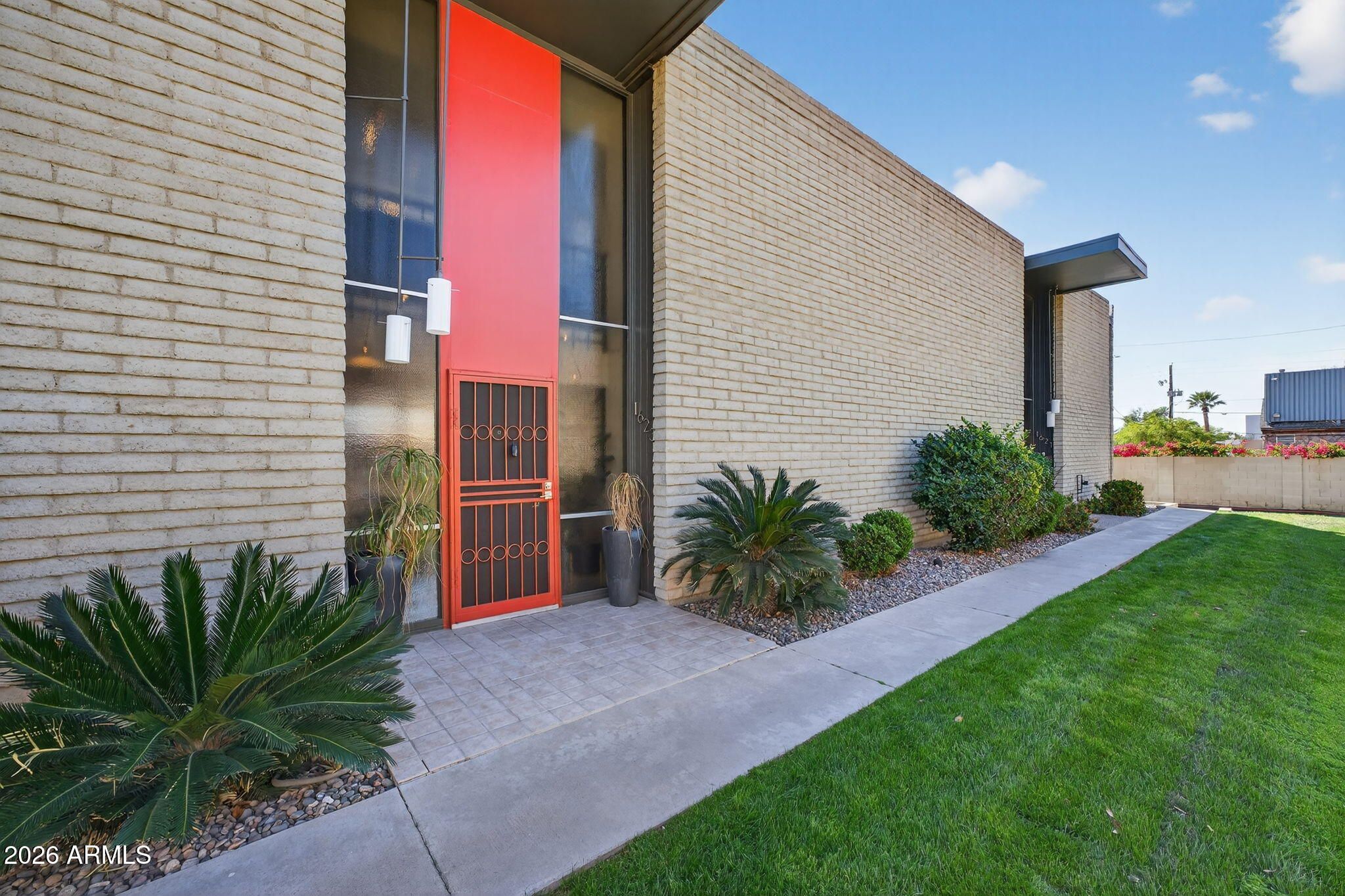 1623 E Maryland Avenue