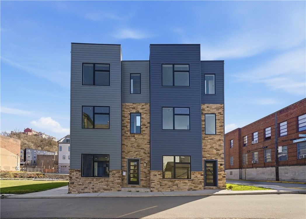902 Ahlers Way