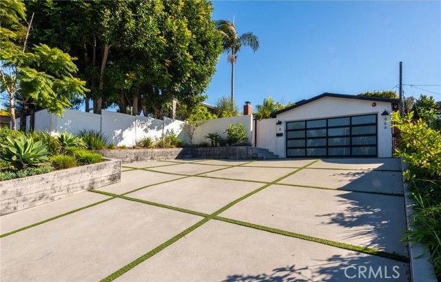 966 Rosecrans Avenue