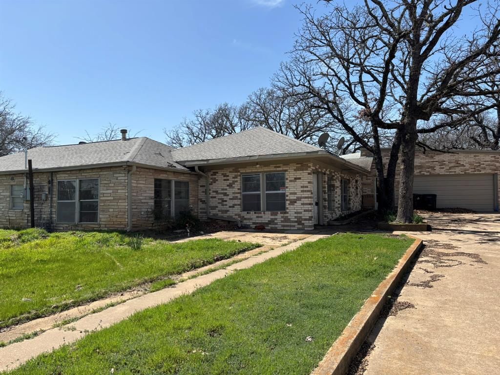1023 Oak Drive