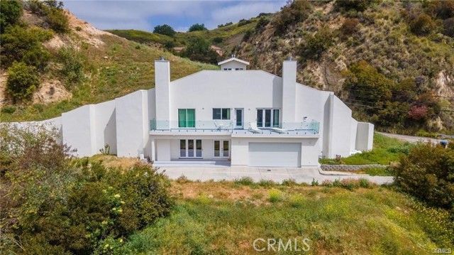 2411 N Topanga Canyon Boulevard