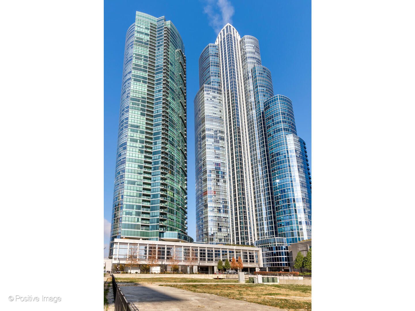 1201 S Prairie Avenue 3702