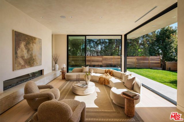 2048 Linnington Avenue