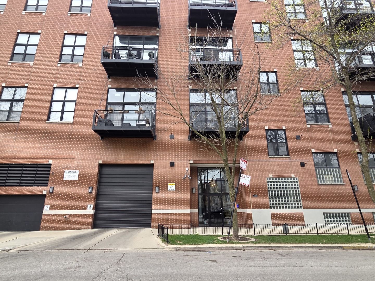 1934 N Washtenaw Avenue 407