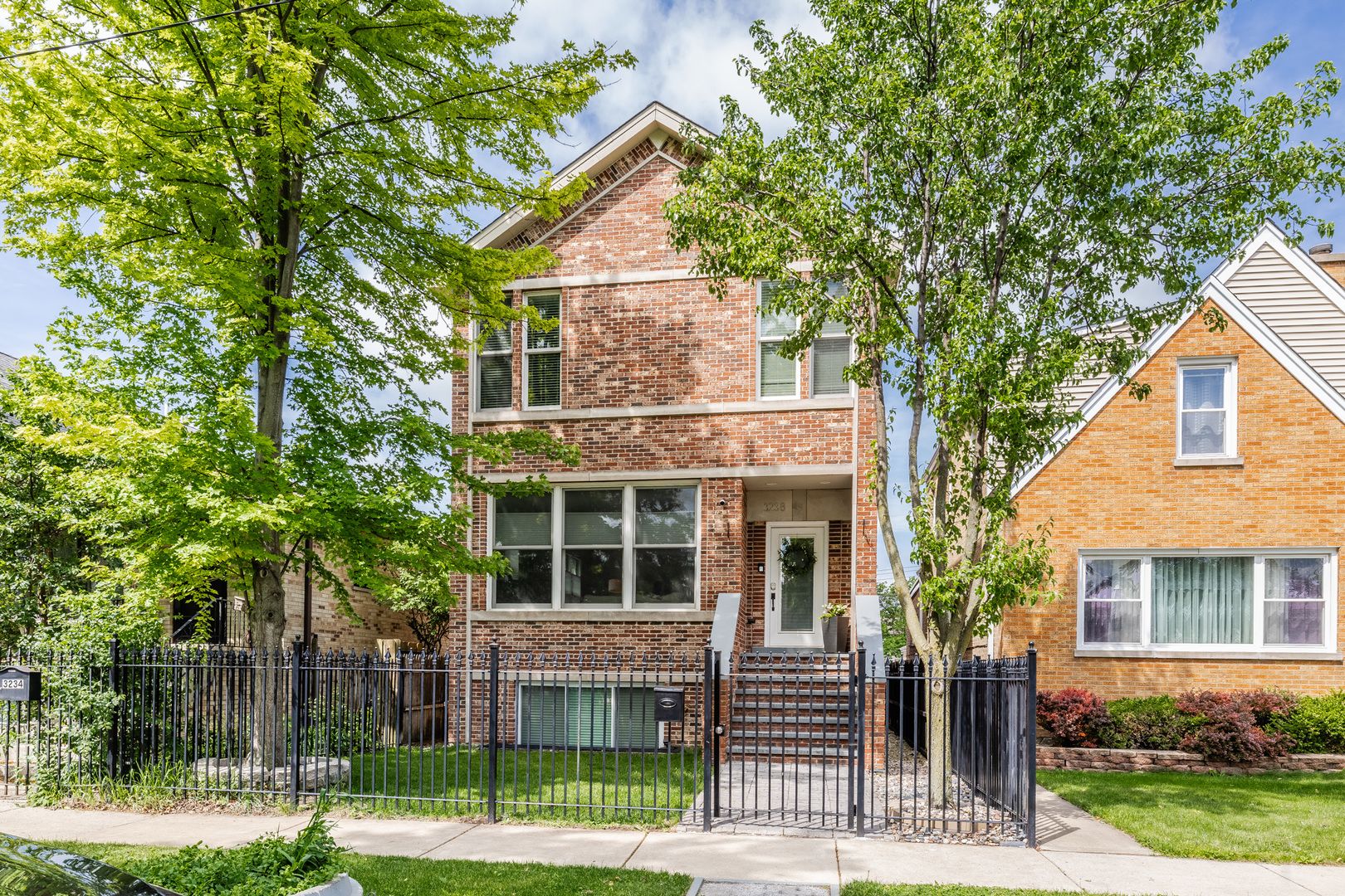 3238 N Pioneer Avenue