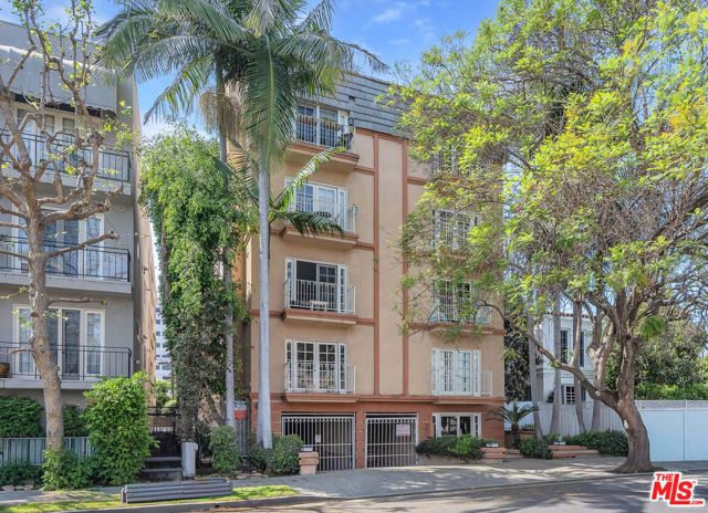 2205 S Bentley Avenue 302