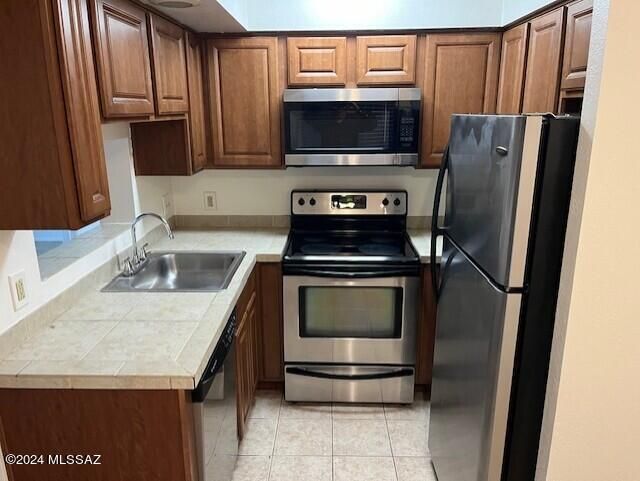 1810 E Blacklidge Drive 403