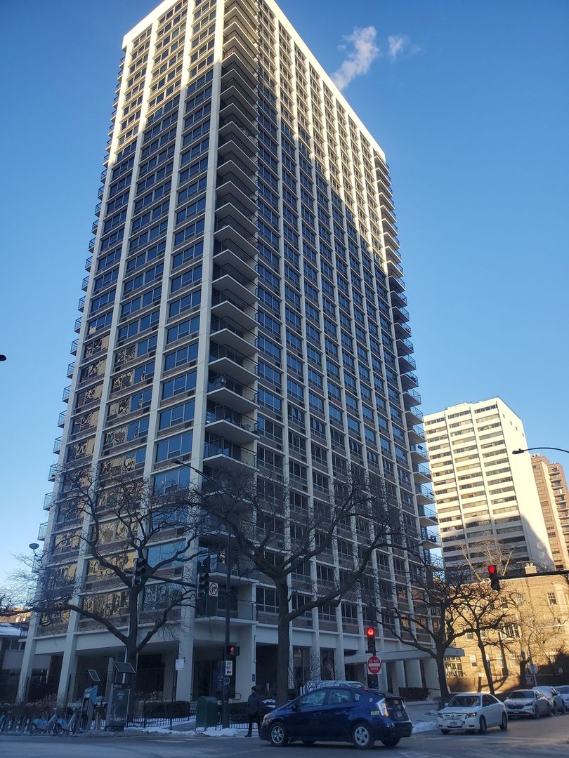 88 W Schiller Street 2305L