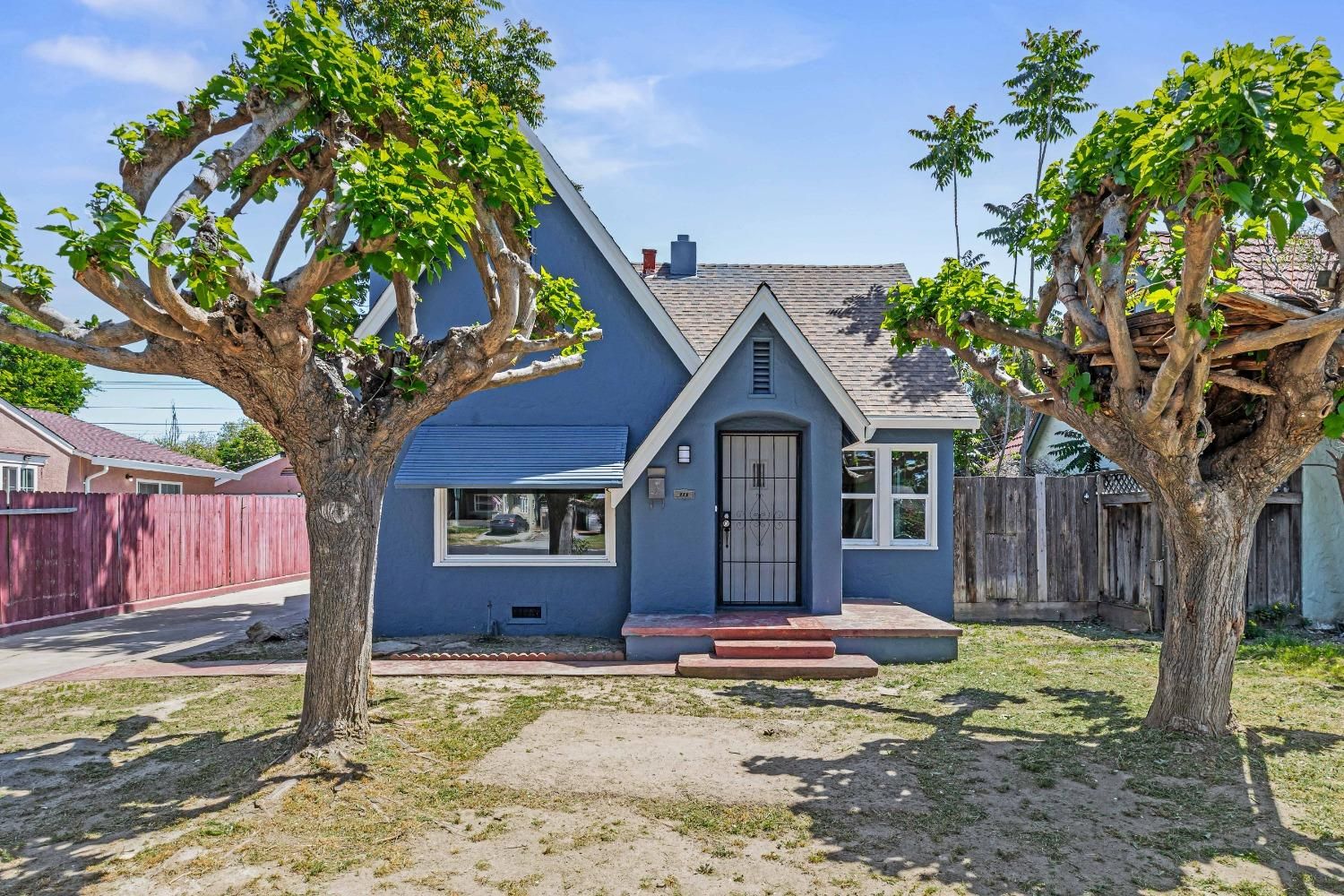 215 Sunset Boulevard