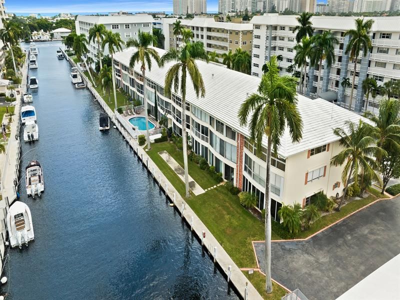 3051 Ne 47th Ct 104