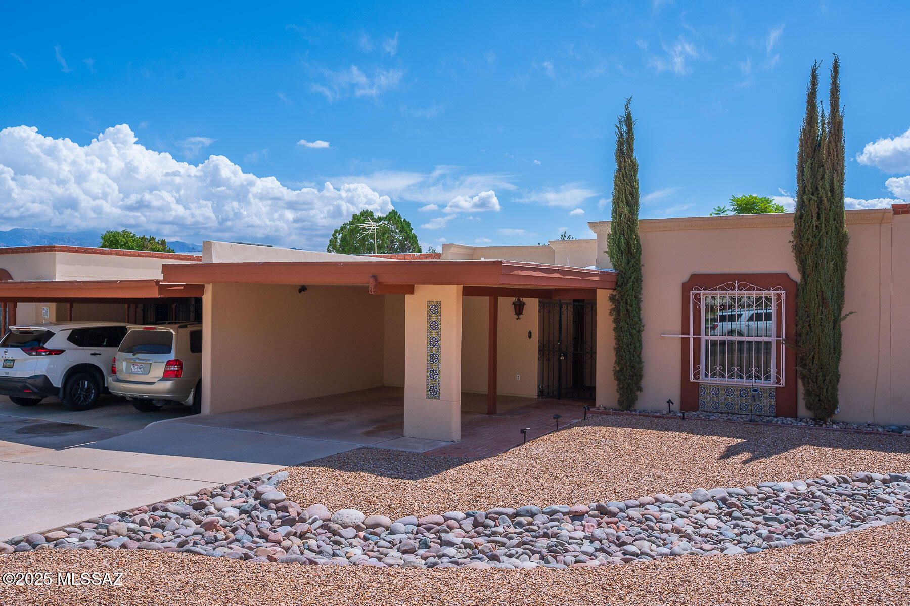 2416 N Sahuara Avenue