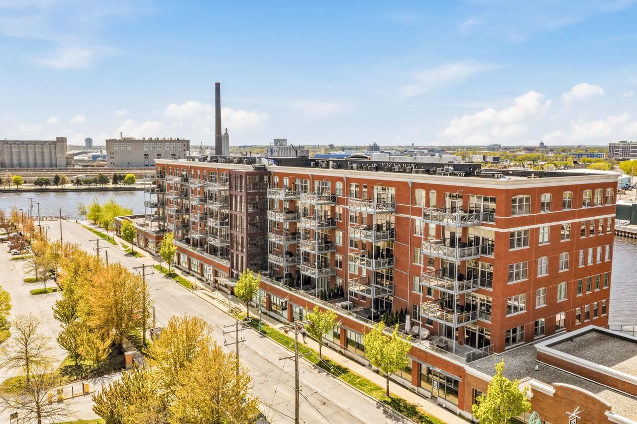 601 E Erie Street 212