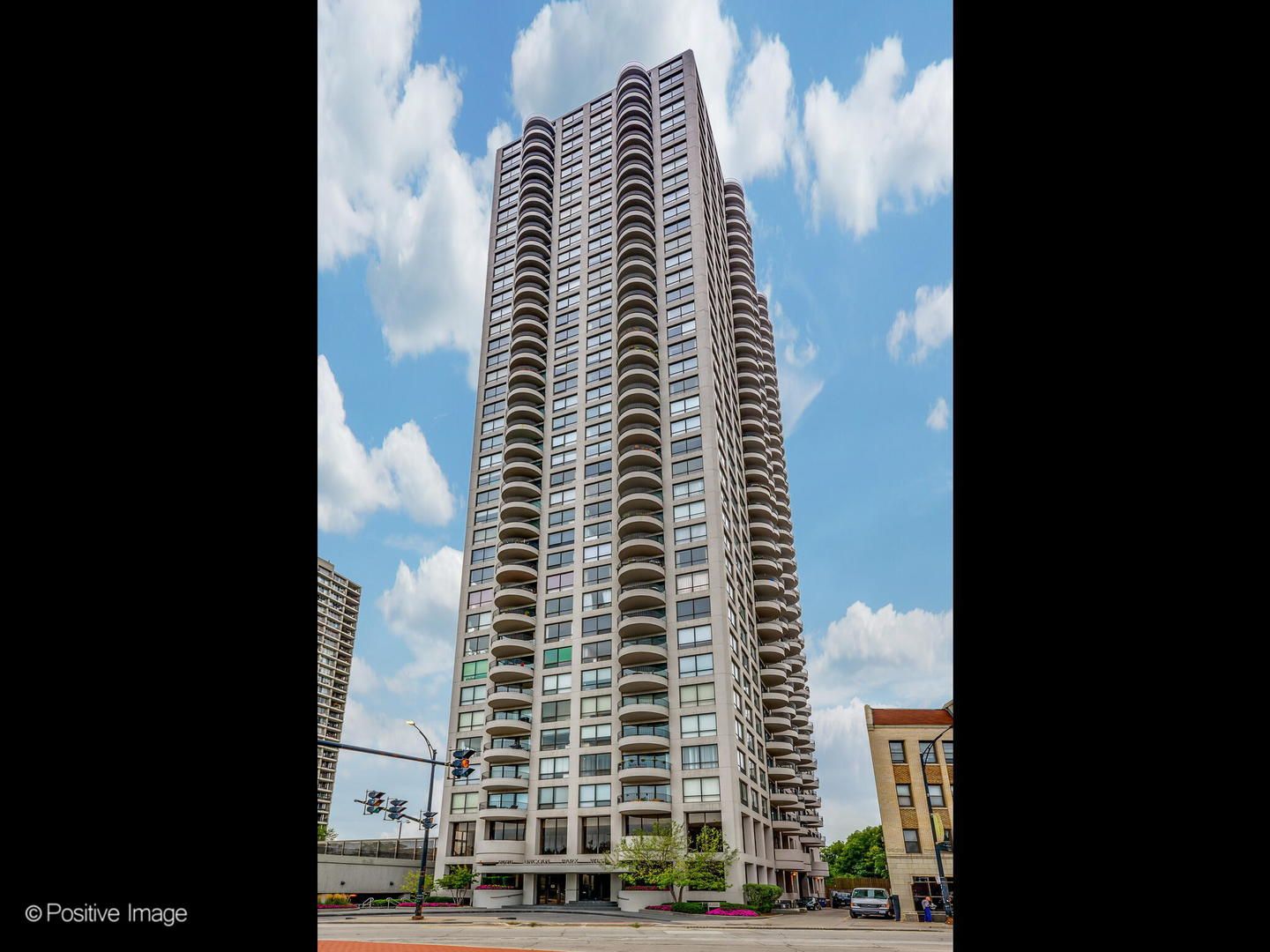 2020 N Lincoln Park West 28F