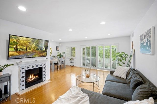 2345 Roscomare Road 306